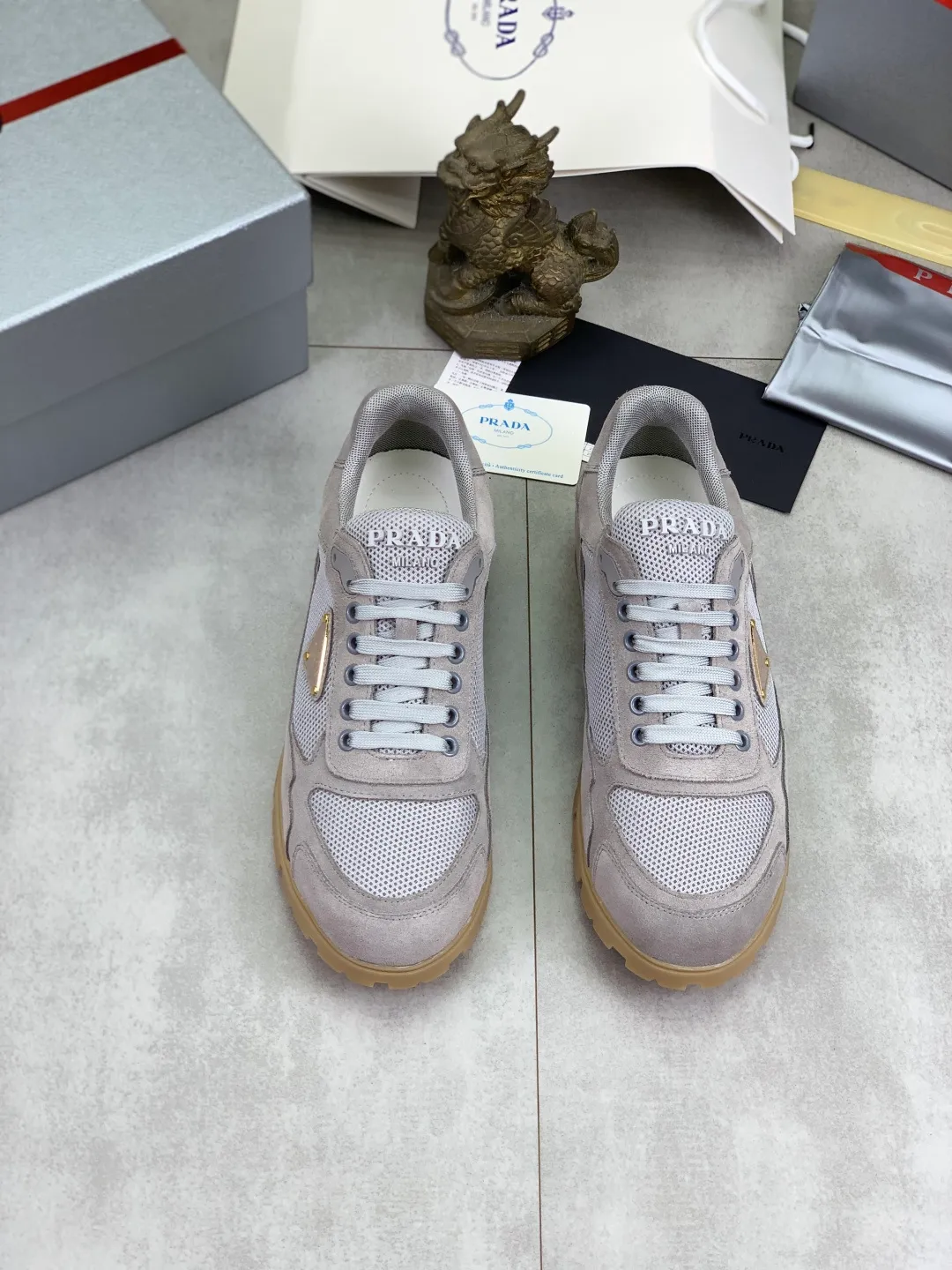 Men's men's shoes 💰P520💰 [New style] popular models are on the official website, 🆘 Trendy brand (Prada) mainly promotes popular models, avant-garde and versatile fashionable men's shoes private version mold opening, cowhide surface splicing 1:1.. Fashionable and simple, original imported cowhide lining cowhide feet; the atmosphere and personality are more fashionable, eye-catching and pursuing class. It will subvert the old idea and be a must-have for fashion trendsetters with you! Must keep it for yourself! Tall and comfortable, large and low, high-end quality workmanship. Code number: 38-45 3️⃣optional.